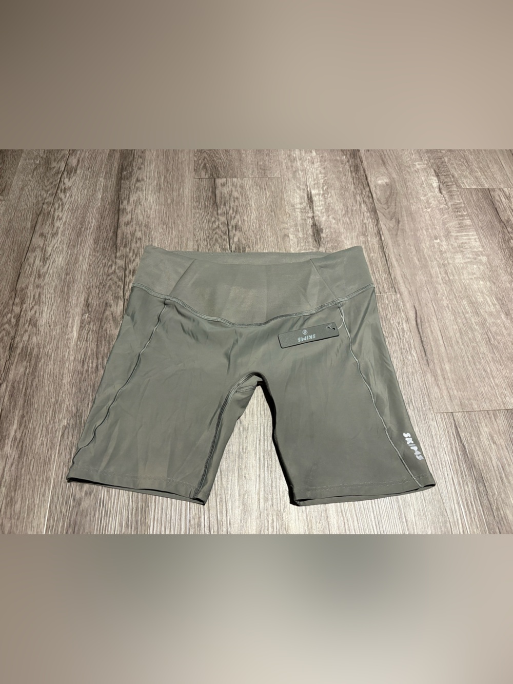 NWT Women’s SKIMS Short S